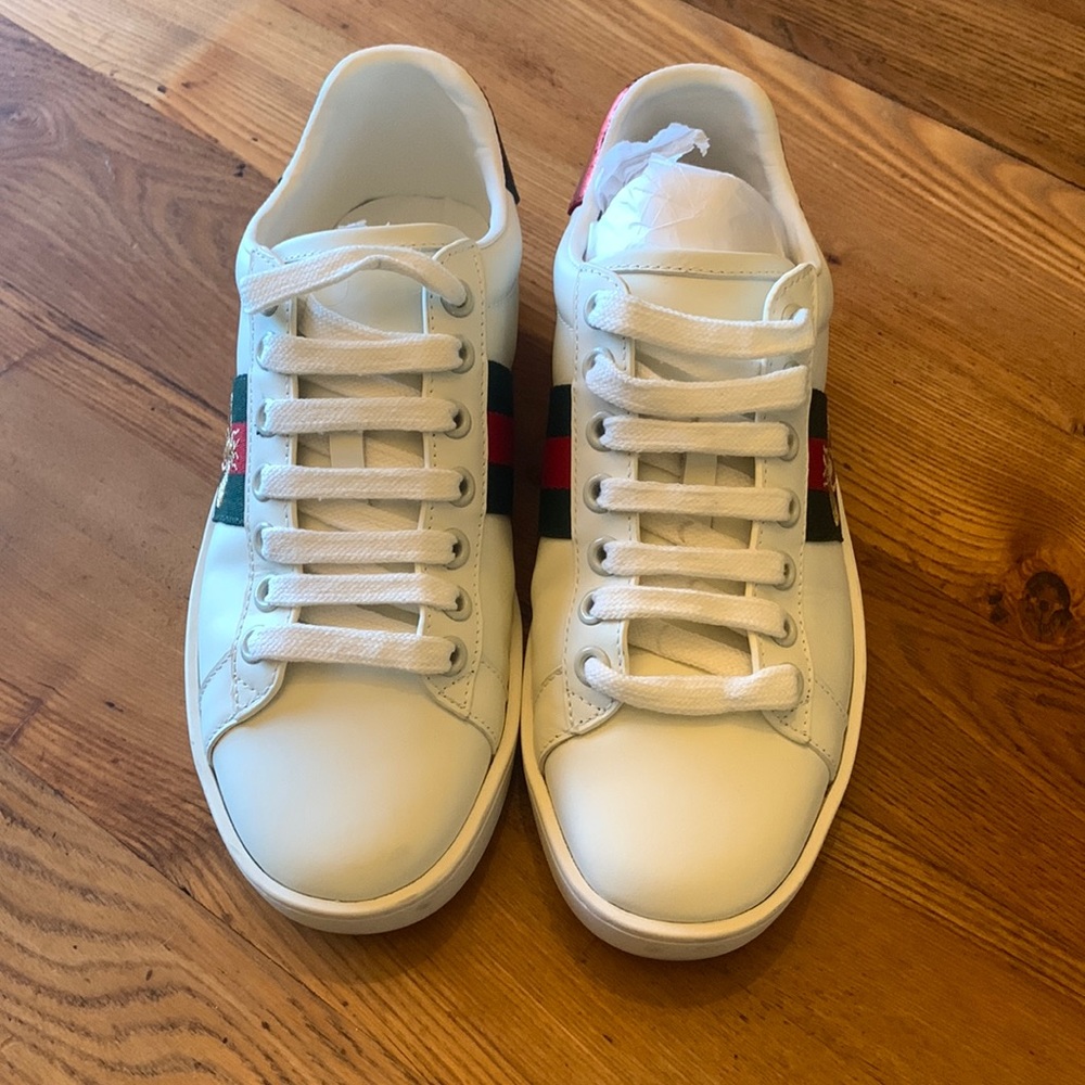 Super cute tennis shoes.
